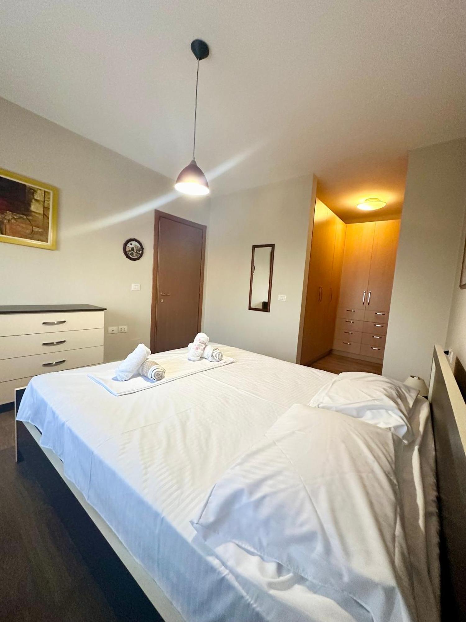 Kk Apartment Air Albania-Centrally Located ติรานา ภายนอก รูปภาพ